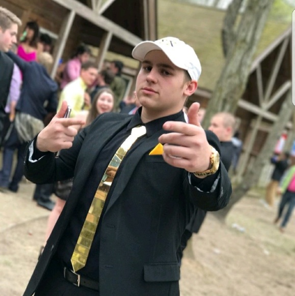 Profile Picture of Matthew Egener (@matte345) on Poshmark