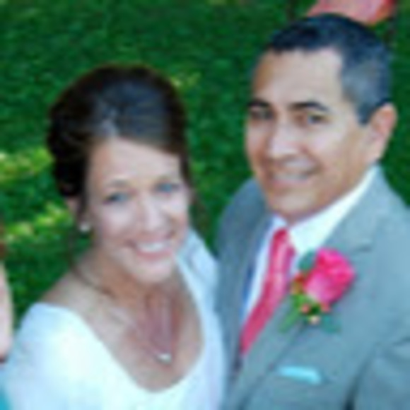 Profile Picture of Julie and leonard Pineda (@julieandleonard) on Poshmark
