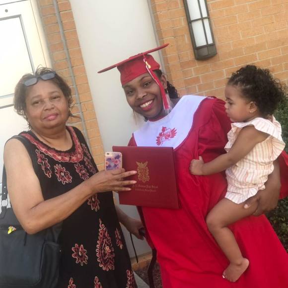 Profile Picture of Kimberly Glaze (@joiden) on Poshmark