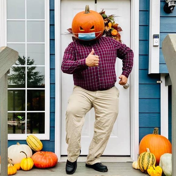 Profile Picture of Jorge Lopez downie (@whaleecho) on Poshmark