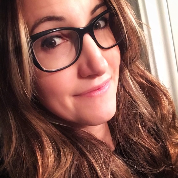 Profile Picture of Anne marie Laurence (@anniemal2020) on Poshmark