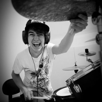 Profile Picture of James Lowe (@JamesLoweDrums) on Twitter