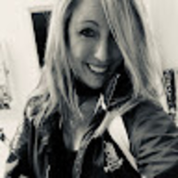 Profile Picture of Nancy Calhoun (@nancycalhoun7) on Poshmark