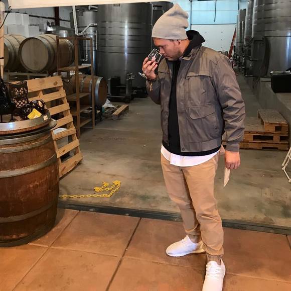 Jeremy Tamaray - Poshmark Profile Picture of Jeremy Tamaray (@jtamaray) on Poshmark