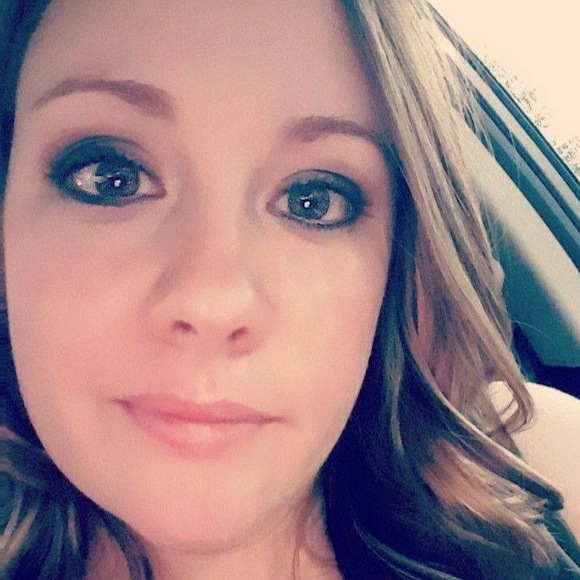 Profile Picture of Joanna Yoder (@joannayoder) on Poshmark