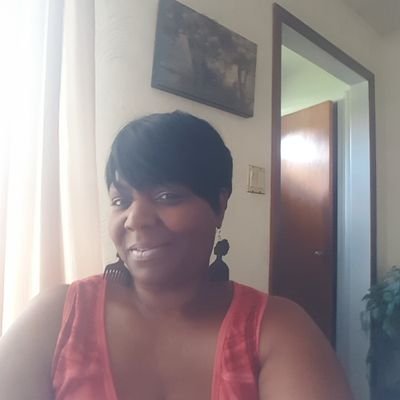 Profile Photo of Roslyn Johnson (@RoslynJ22484616) on Twitter