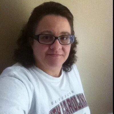 Profile Picture of Lori Burgess (@loribnsc) on Twitter