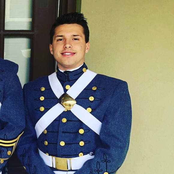 Profile Picture of Robert Chaszar (@robert_chaszar) on Poshmark