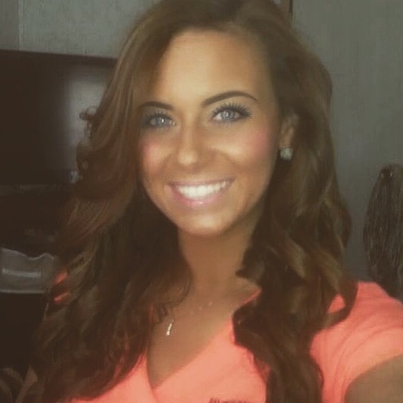 Profile Picture of Chelsey Maltba (@cnmaltba) on Poshmark