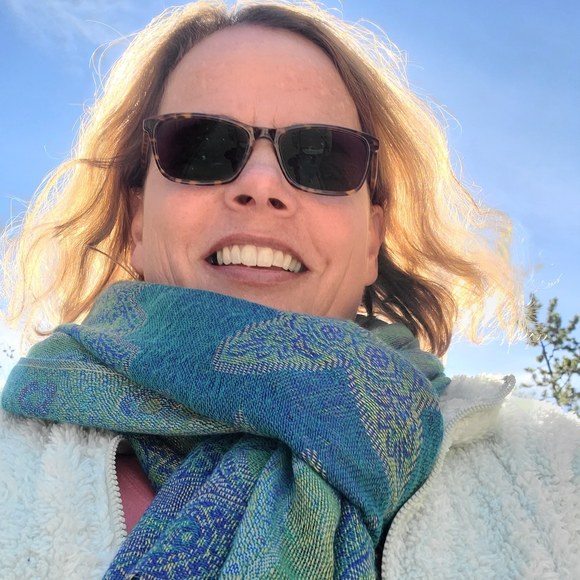 Profile Picture of Avery Hammett (@avery_aiken) on Poshmark