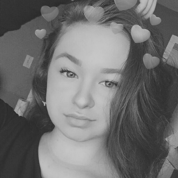 Profile Picture of Alex Bogusz (@alex_bogusz) on Poshmark