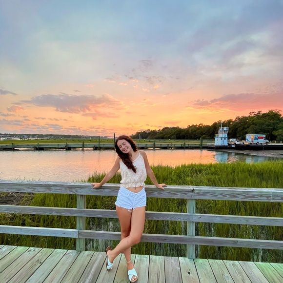 Profile Picture of Stephanie Franzia (@stephf13216) on Poshmark