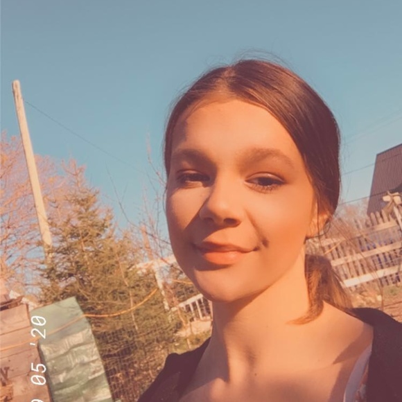 Profile Picture of Stella Schulze veltrup (@stellaschulz515) on Poshmark