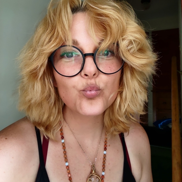 Profile Picture of Raina Hogberg (@rcberg101) on Poshmark