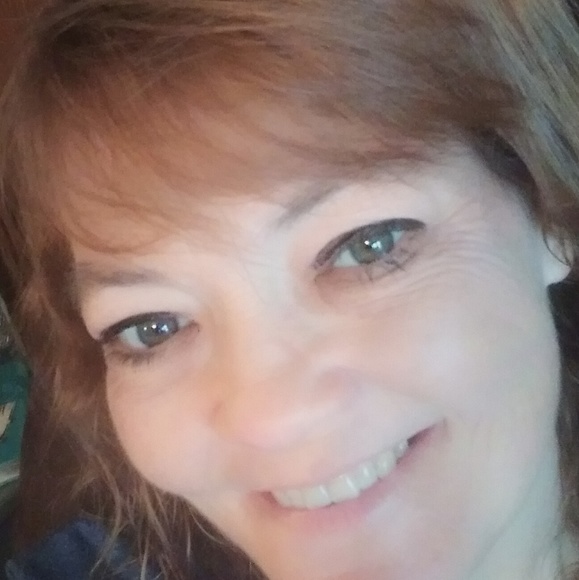 Profile Picture of Angie Monhollen (@angiemonhollen) on Poshmark