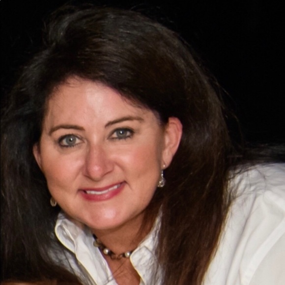 Profile Picture of Karin Hagans (@karinhagans) on Poshmark