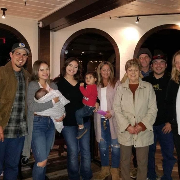 Profile Picture of Michele Bredeson (@shellb831) on Poshmark