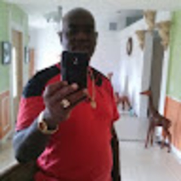 Profile Picture of Paul Dennis (@pchrinc) on Poshmark