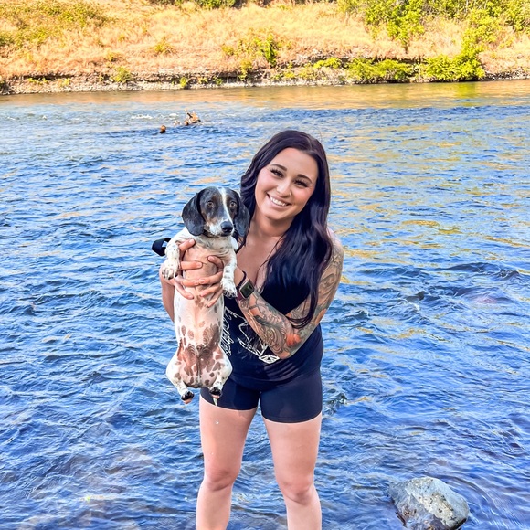 Profile Picture of Alex Pereira (@alexpereira09) on Poshmark