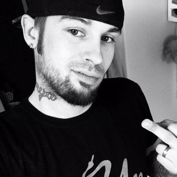 Profile Picture of Steven Wade (@swade443) on Poshmark