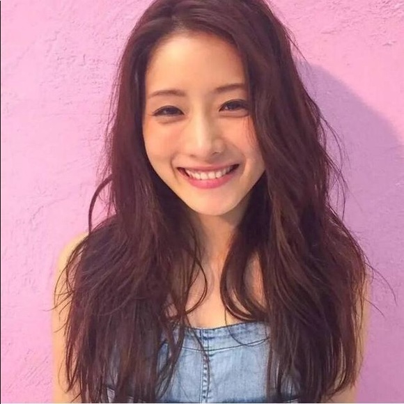 Profile Picture of Annie Zhang (@houhoumenmen) on Poshmark