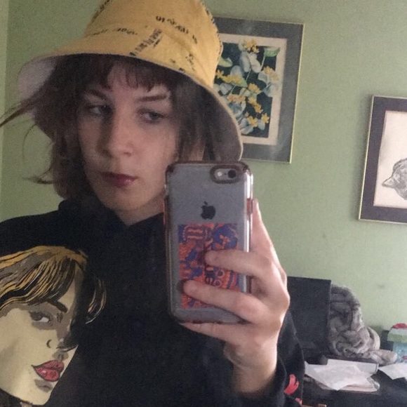 Brianna Lynes - Poshmark Profile Picture of Brianna Lynes (@brianna827lynes) on Poshmark