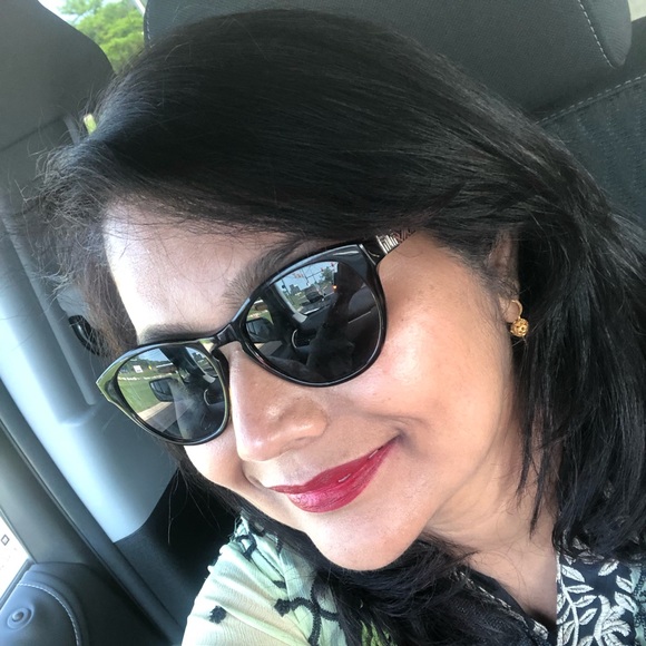 Shakeela Shakoor - Poshmark Profile Picture of Shakeela Shakoor (@shakeelashakoor) on Poshmark
