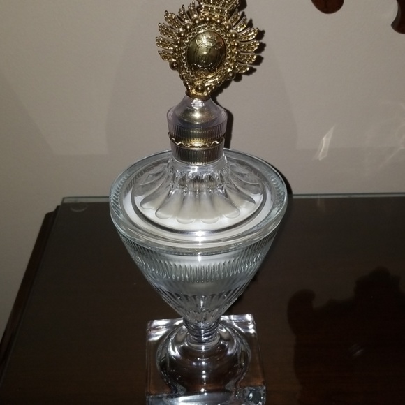 Profile Picture of Janeen Aurrichio (@janeenralph) on Poshmark