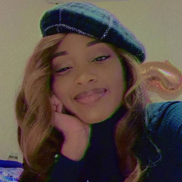 Profile Picture of Ellise Coleman (@ellisecoleman15) on Poshmark