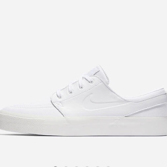 Profile Picture of Christian Graham (@1urbanoutfits1) on Poshmark