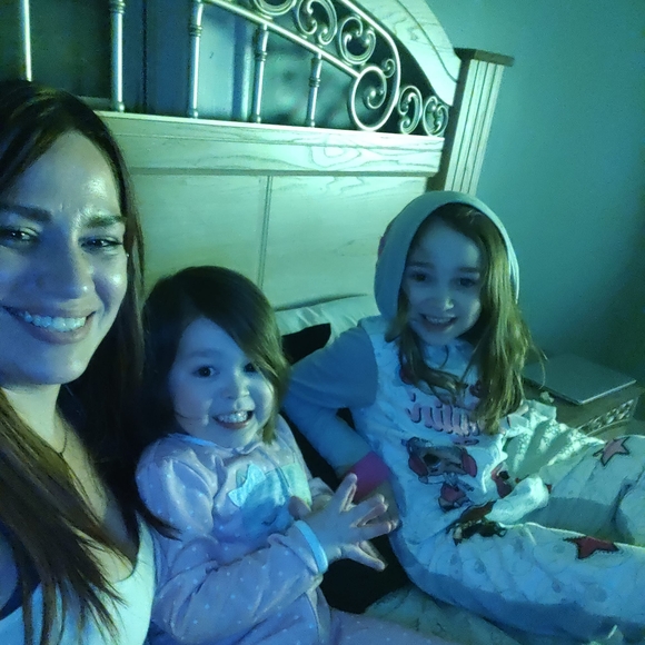 Profile Picture of Jennifer Moore (@jennifermoor855) on Poshmark