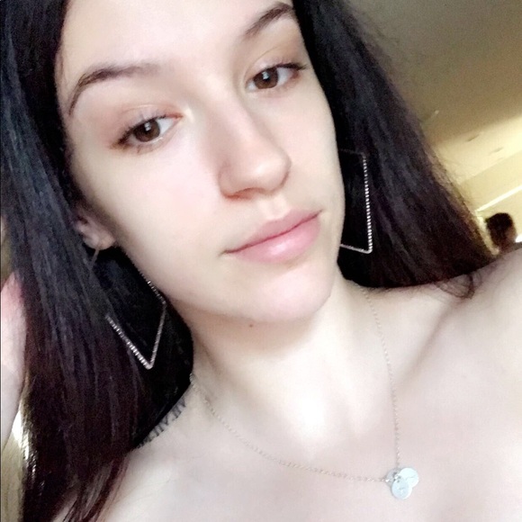 Profile Picture of Leah Civetti (@leahkathrynnc) on Poshmark