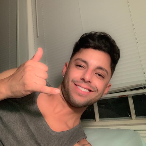 Profile Picture of Douglas Alves (@douglasalves) on Poshmark