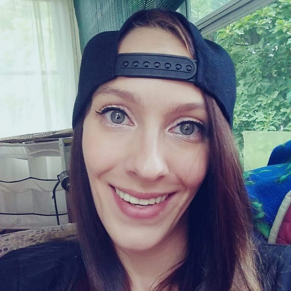 Profile Picture of Stephany Walbeck (@swalbeck23) on Poshmark