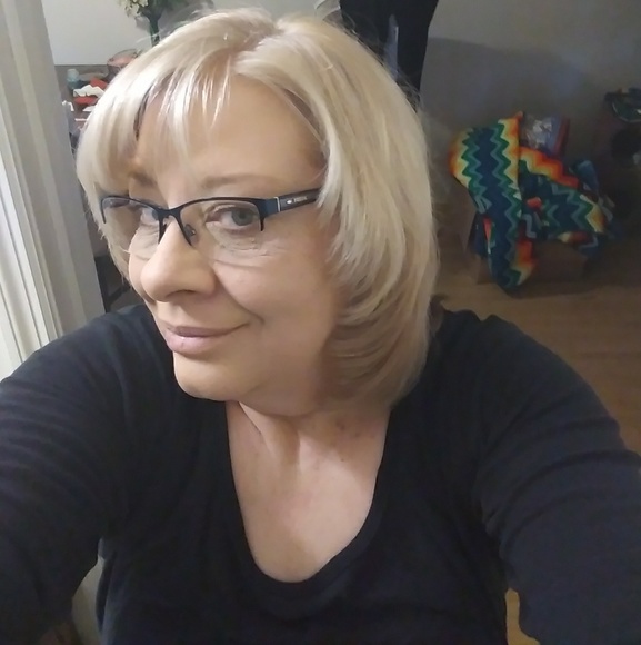 Profile Picture of Paula James (@pjanmes11993) on Poshmark