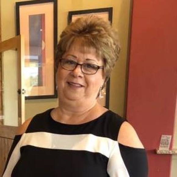 Profile Picture of Roberta Vallillo (@robbiesue58) on Poshmark