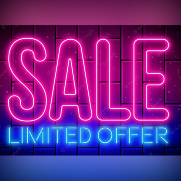 Profile Picture of Off retail Retail (@offretail) on Poshmark