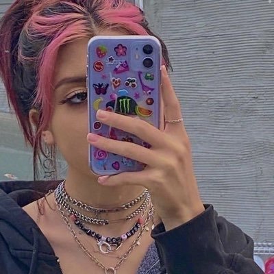 Profile Picture of Erin (@satinkissy) on Twitter