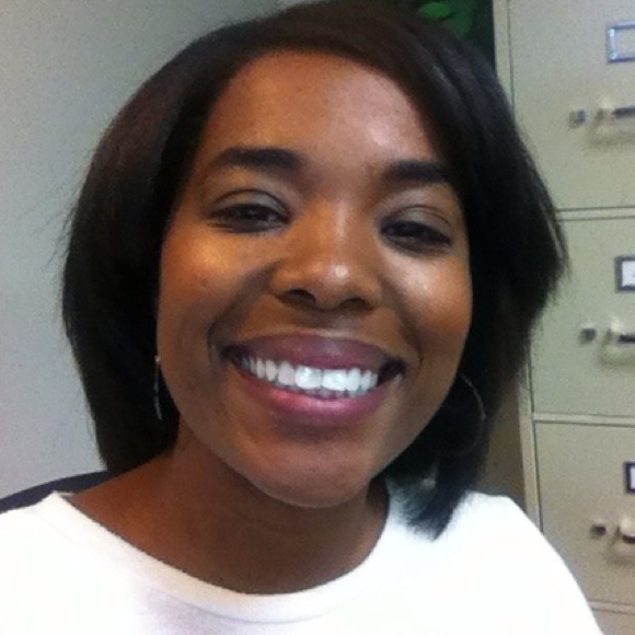 Profile Picture of Angela Alexander (@angela378) on Poshmark