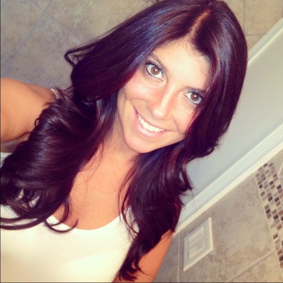 Profile Picture of Gabriela Blazeska (@gabri_ela) on Poshmark