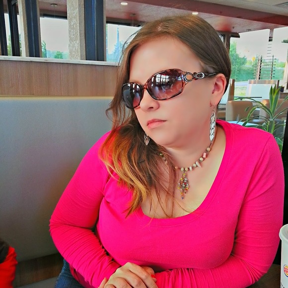 Profile Picture of Christa Crannell (@fuzzyroone) on Poshmark