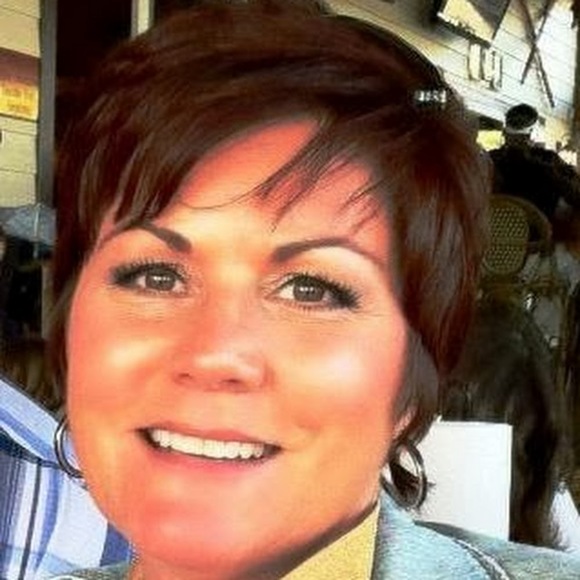 Profile Picture of Sharon Hinds (@sharonhinds0412) on Poshmark