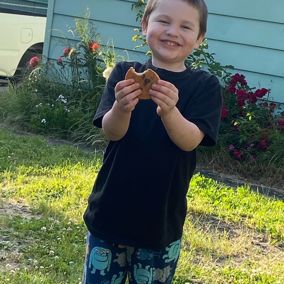 Profile Picture of Amber Wilbur (@peachytoker) on Poshmark