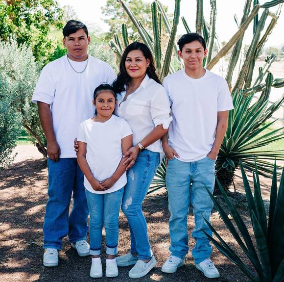 Profile Picture of Yolanda Osuna (@yosuna77) on Poshmark