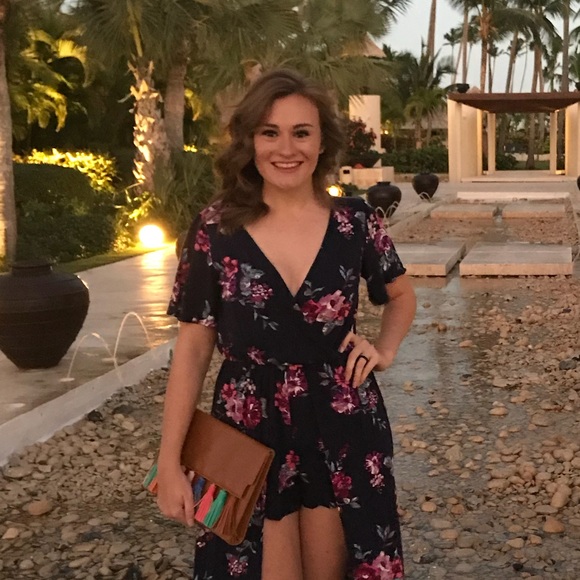 Profile Picture of Kelina Brauss (@kelinabrauss) on Poshmark