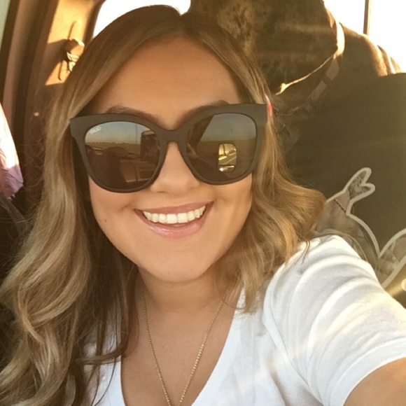 Profile Picture of Jazmin Arevalo (@jazminnarevalo1) on Poshmark