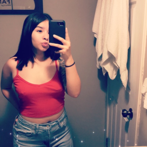 Profile Picture of Kim Rojas (@kimmieerojas) on Poshmark