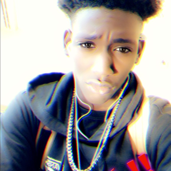 Profile Picture of Carlos Benton (@madhatter7601) on Poshmark