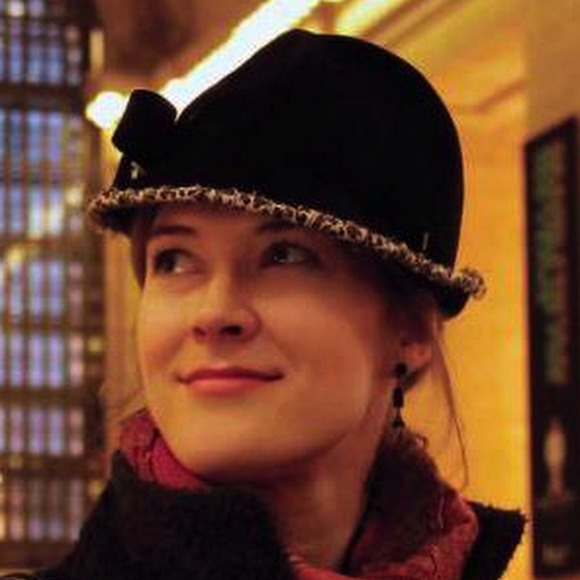 Profile Picture of Fielden Willmott (@fwillmott) on Poshmark