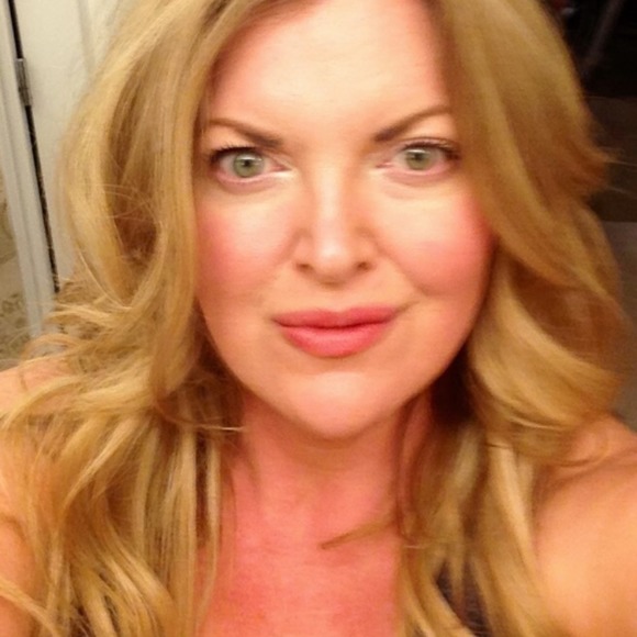 Profile Picture of Carrie Jaeger (@carrie_jaeger) on Poshmark